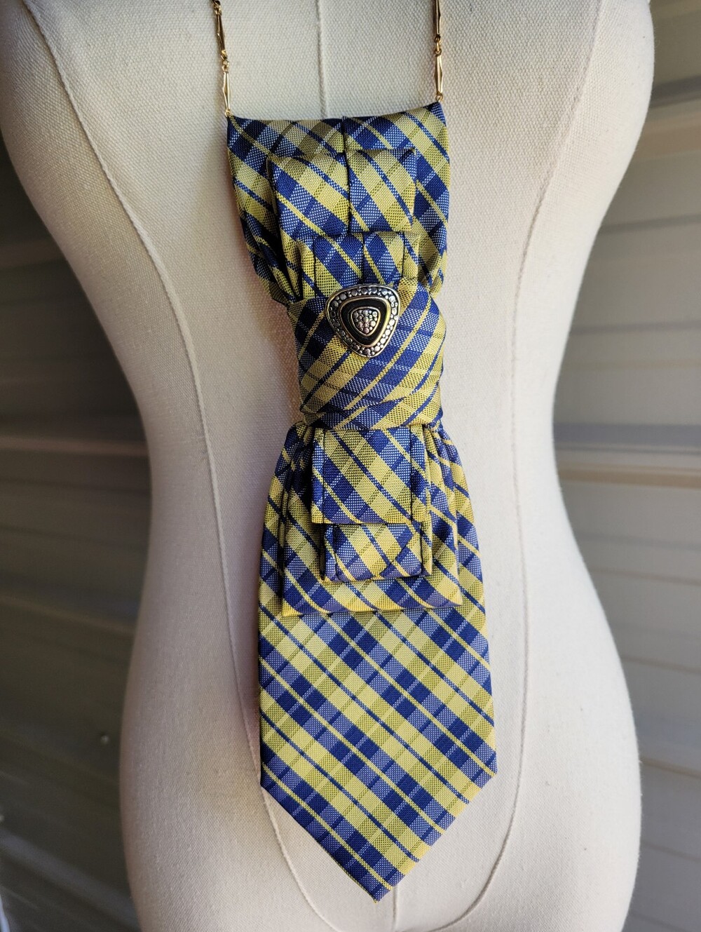 Roundtree & Yorke Plaid Tie Necklace in Blue and Yellow W/ Clip Decor